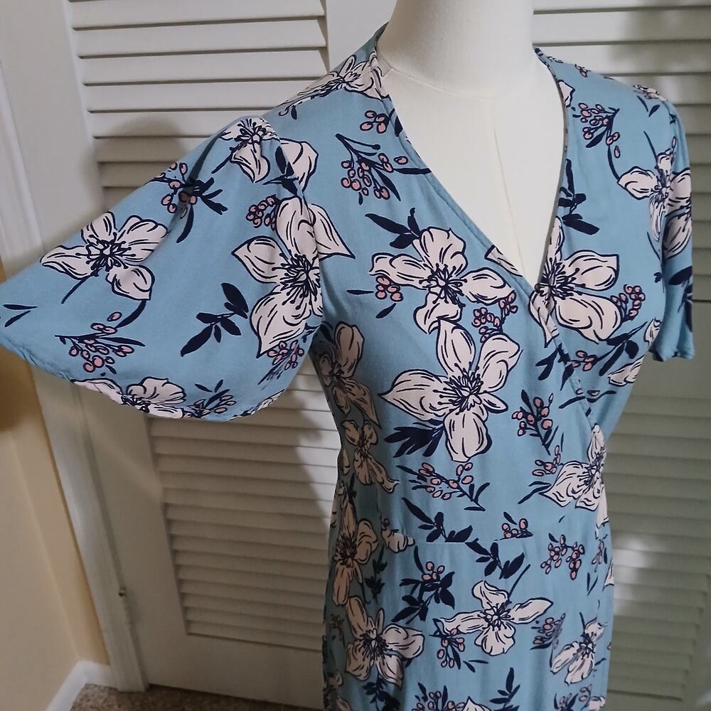 LC WAIKIKI CASUAL  blue floral SS wrap dress sz M